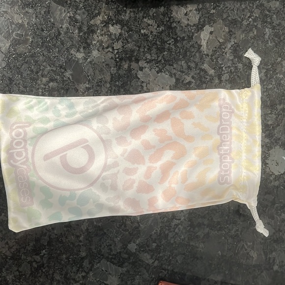 iPhone Xs loopy phone case, 6 months old - Picture 3 of 3